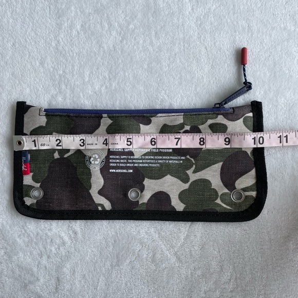 Herschel supply multi camouflage zipper pencil pouch - Picture 4 of 8